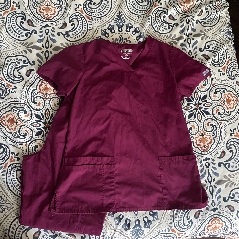 Scrub set